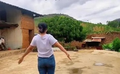 一口一口把奶从胸口吃掉B站